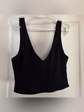 Aritzia Babaton Contour Black V Neck Crop Top size Large